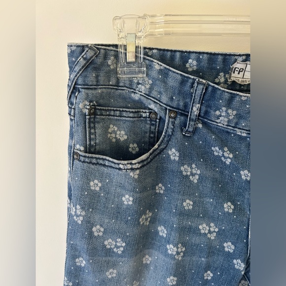Free People Floral and Polkadot Jeans
Size: 28 
EUC - Picture 4 of 11